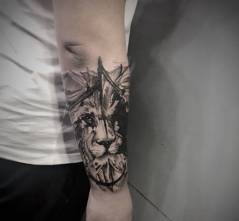 线条狮子纹身图片