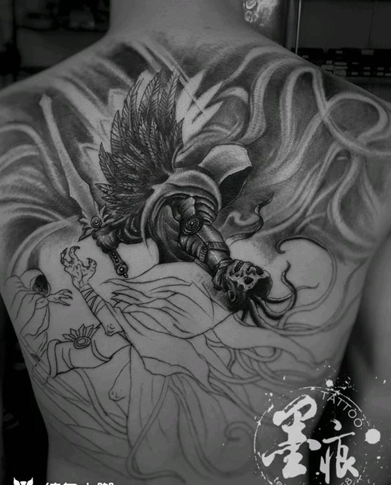 泰瑞尔纹身图片_背部纹身图案