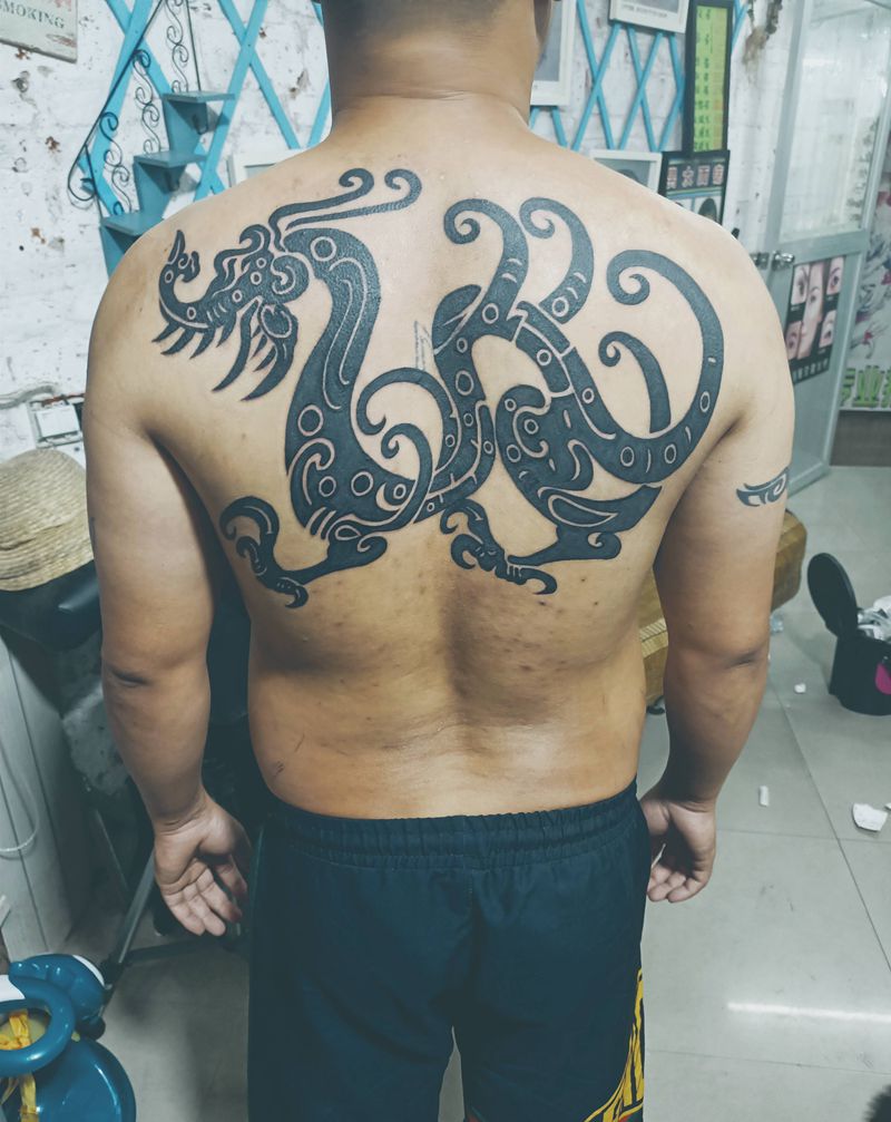 龙图腾纹身图片_背部纹身图案