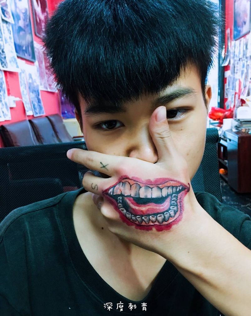 小丑的大嘴巴纹身图片