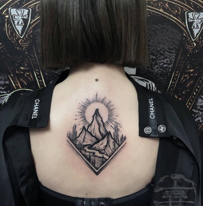 点刺山纹身图片