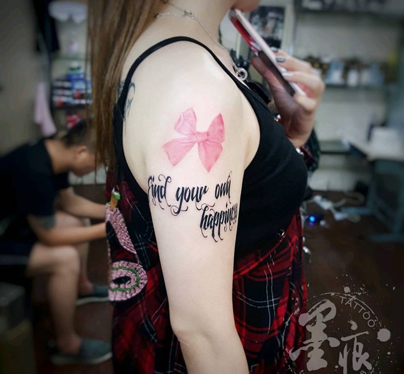 蝴蝶结纹身图片_手臂手部欧美传统清新字符植物原创成品纹身图案