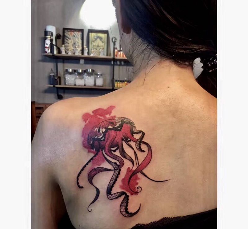 水彩水母纹身图片