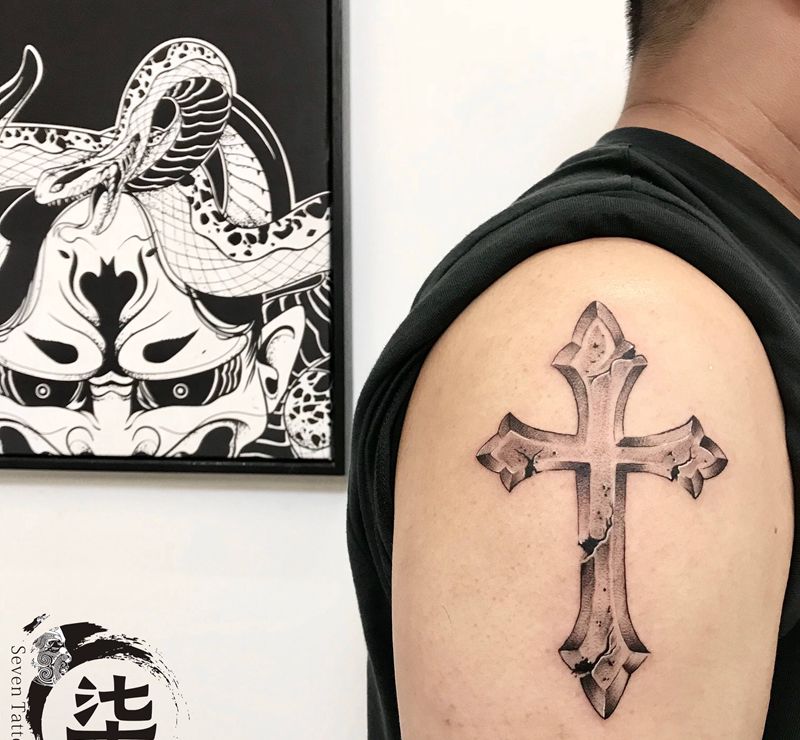 十字架纹身图片_手臂纹身图案