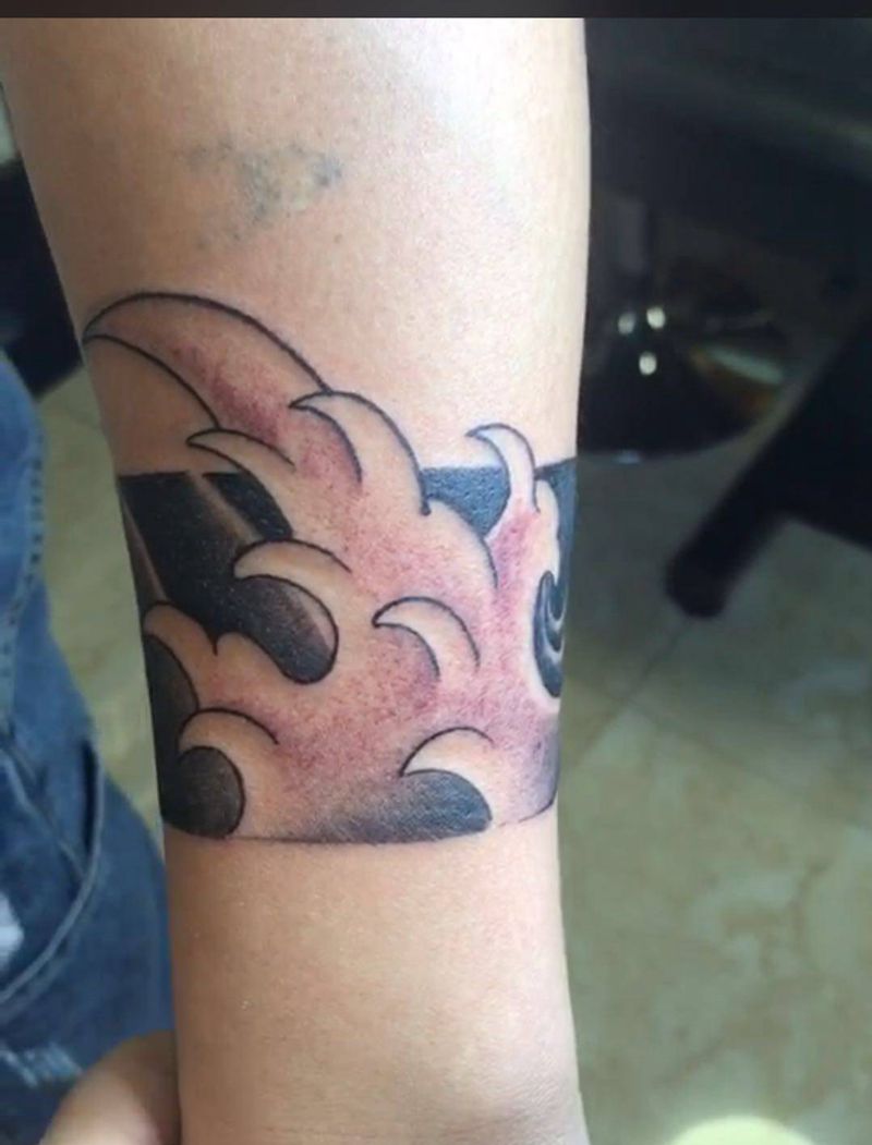 浪臂环纹身图片_手臂新传统纹身图案