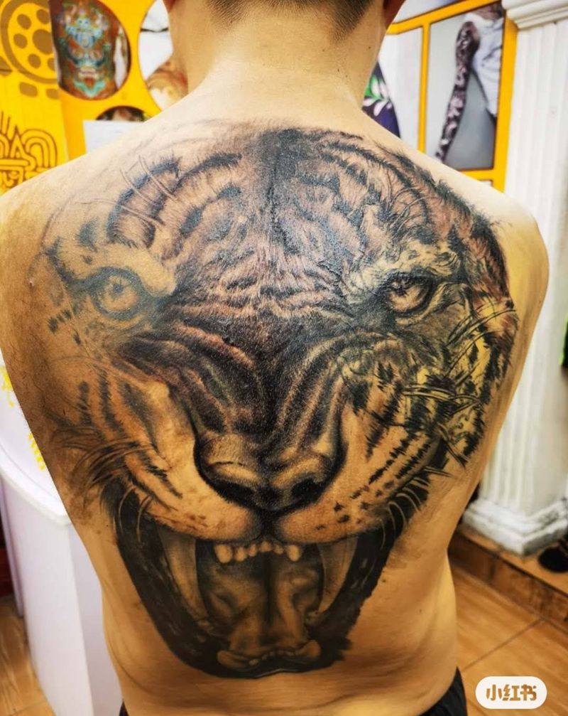 未完成纹身图片_背部欧美写实新传统纹身图案