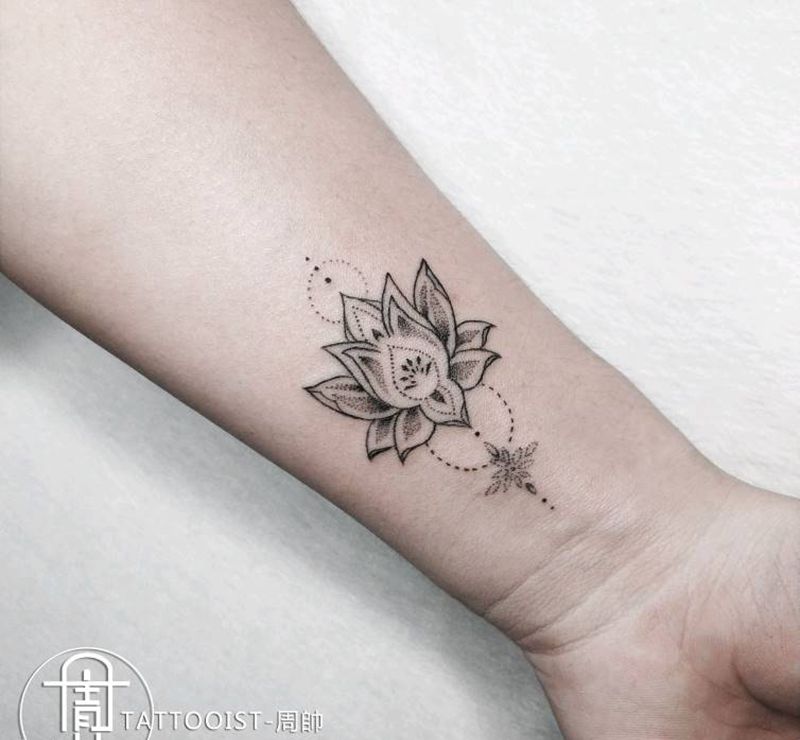 莲花纹身图片