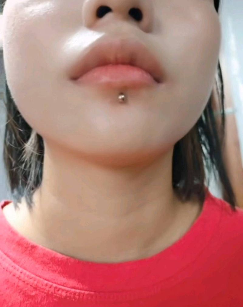 唇钉纹身图片_唇钉纹身图案