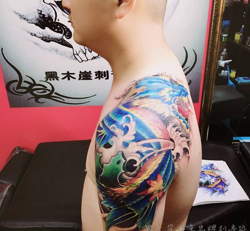 鳌鱼（臂环遮盖）纹身图片_肩部传统动物成品纹身图案