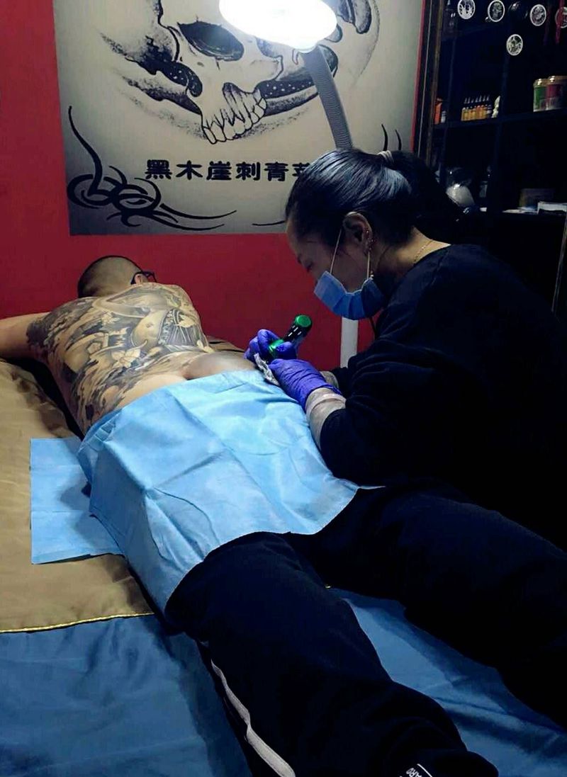 满背纹身图片