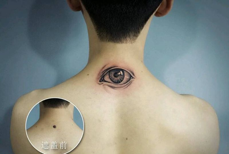 遮盖痣纹身图片_颈部写实眼睛成品纹身图案