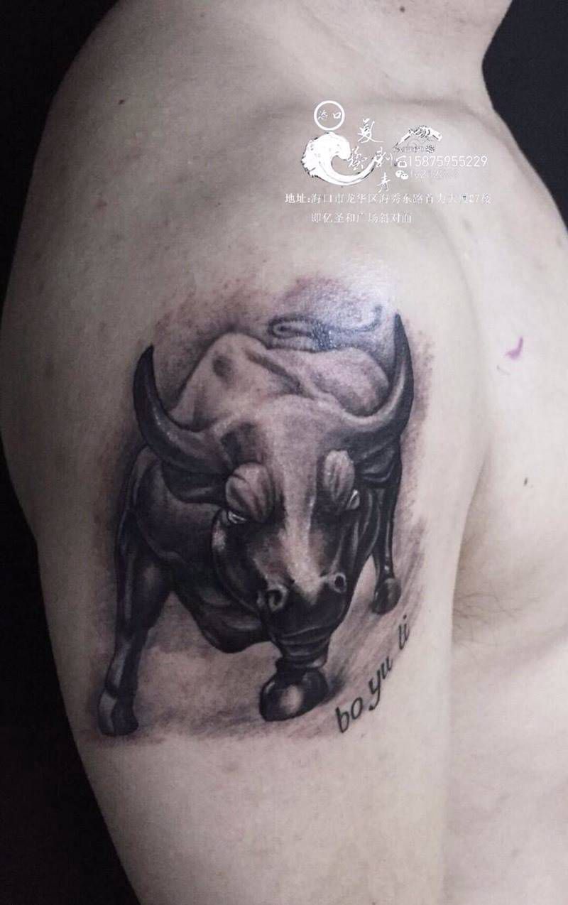 写实公牛纹身图片