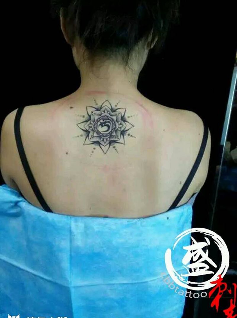 梵花纹身图片_颈部欧美图腾成品纹身图案