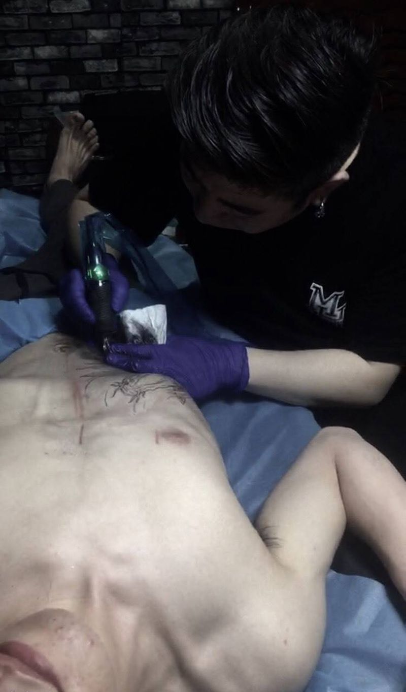 驻店师傅东鹏工作日常纹身图片