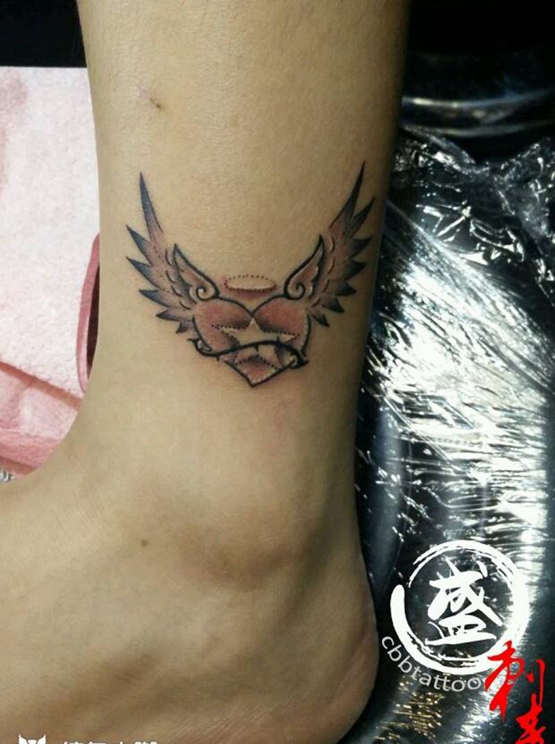 小图一枚纹身图片_腿部欧美清新成品纹身图案