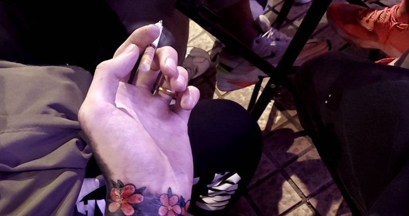 樱花纹身图片_手部老传统纹身图案