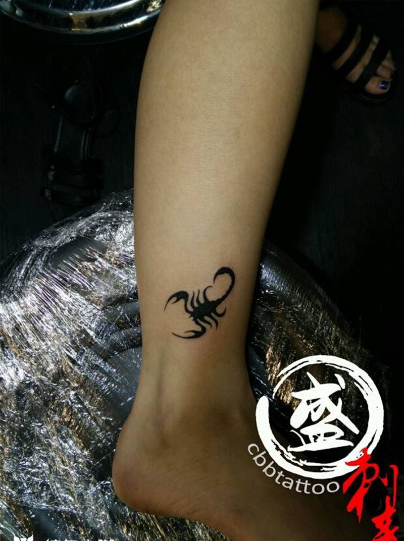 蝎子纹身图片_腿部欧美清新动物图腾成品纹身图案