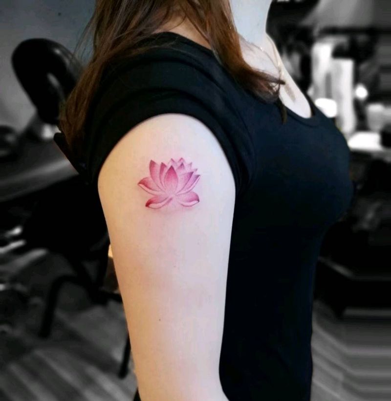 小花一枚纹身图片