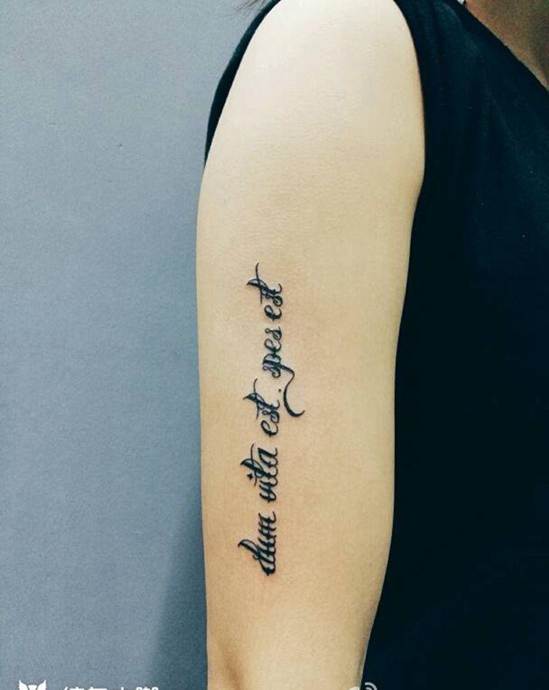 英文纹身图片_手臂传统几何字符英文成品纹身图案