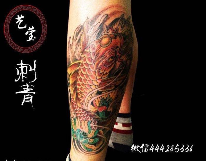 锦鲤纹身图片_成品腿部传统动物纹身图案