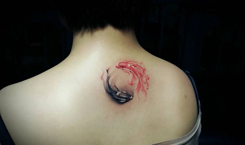 双鱼 根作品纹身图片_颈部背部清新写实国画动物双鱼成品纹身图案