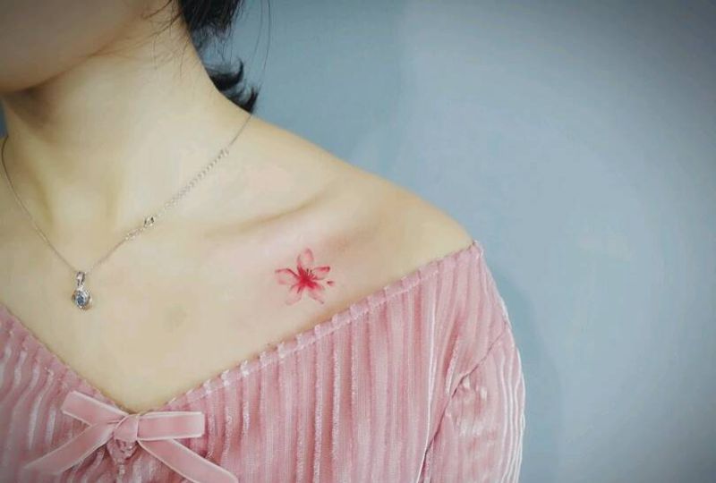 樱花纹身图片_胸部清新植物樱花成品纹身图案