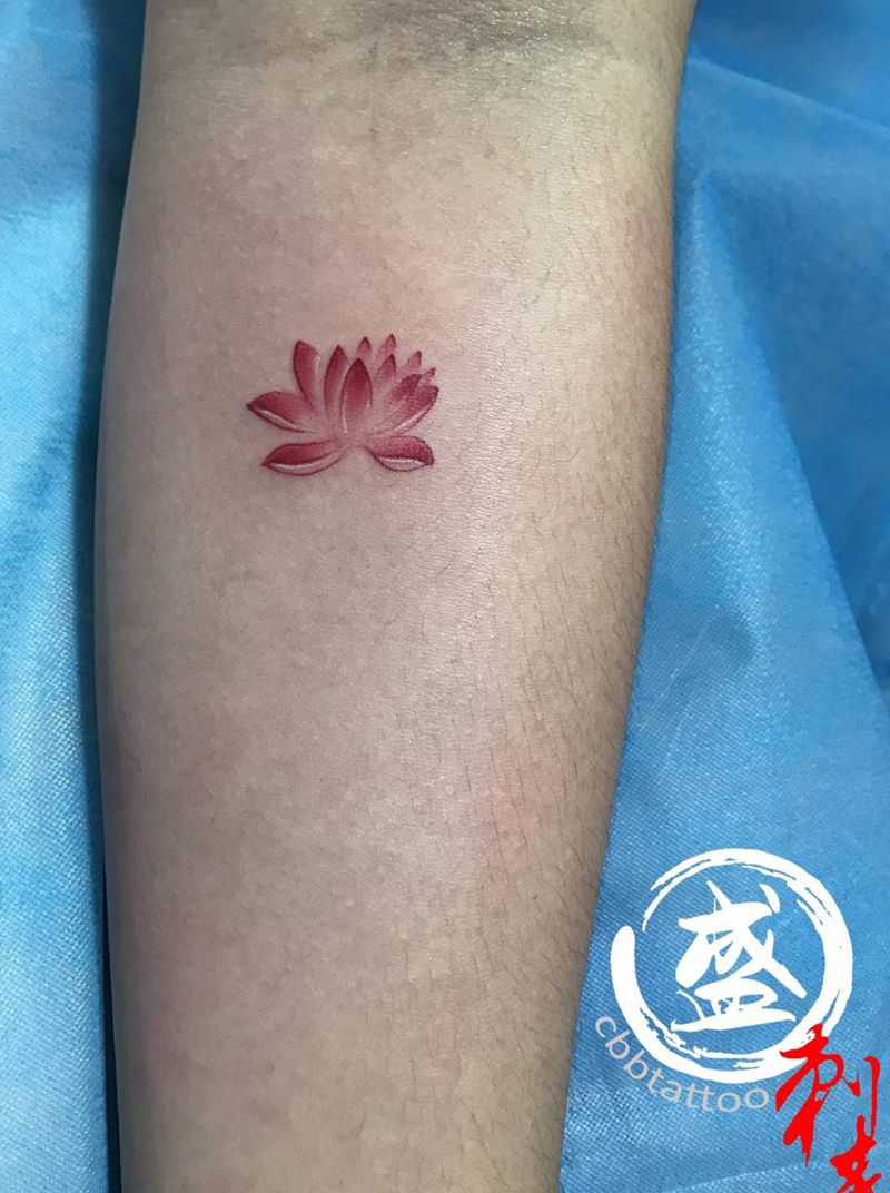 小荷花纹身图片