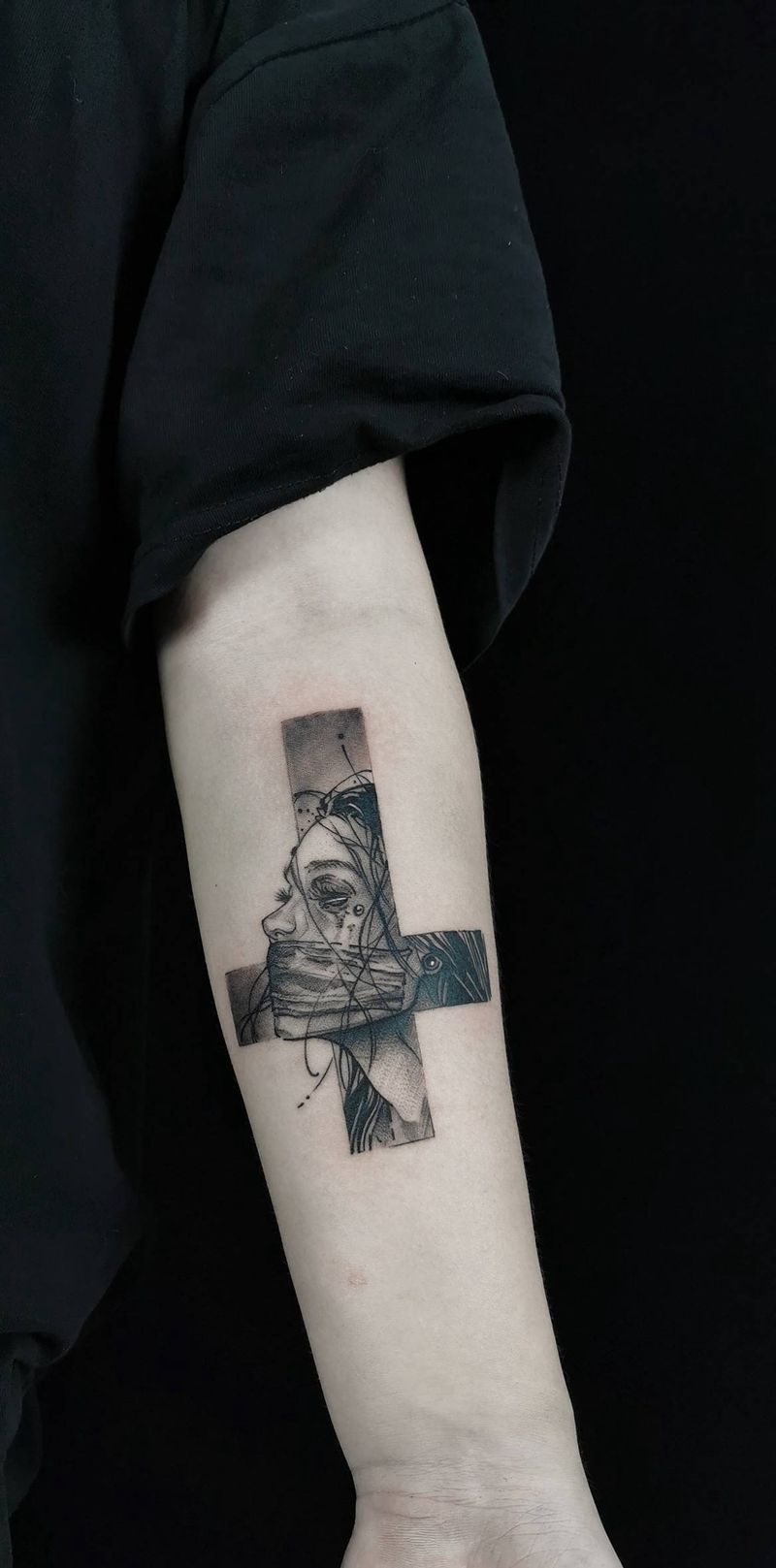 暗黑系纹身图片_手部手臂欧美写实点刺纹身图案