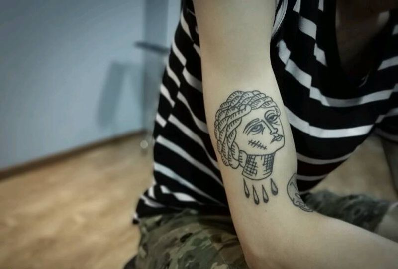 恢复后纹身图片_手臂传统几何人物成品纹身图案