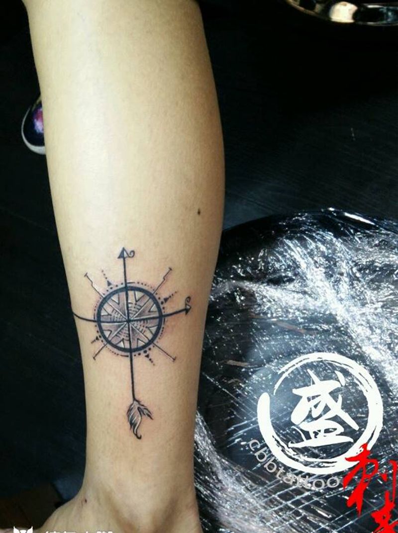 指南针纹身图片_腿部清新图腾成品纹身图案