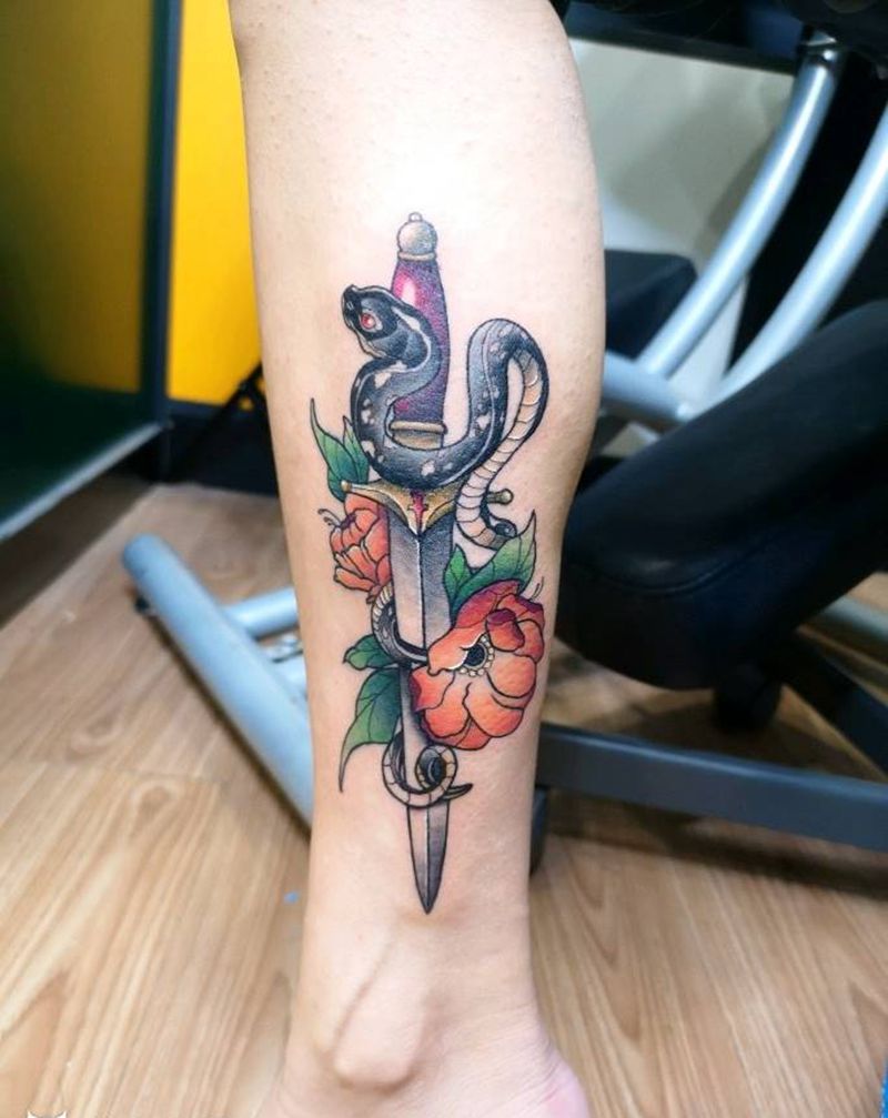 蛇匕首花纹身图片_脚部New School纹身图案
