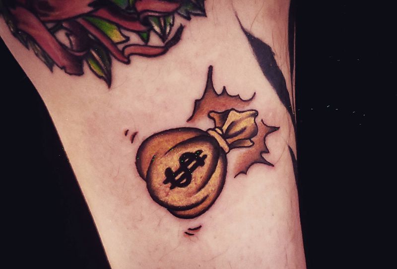 钱袋纹身图片_脚部Old School纹身图案