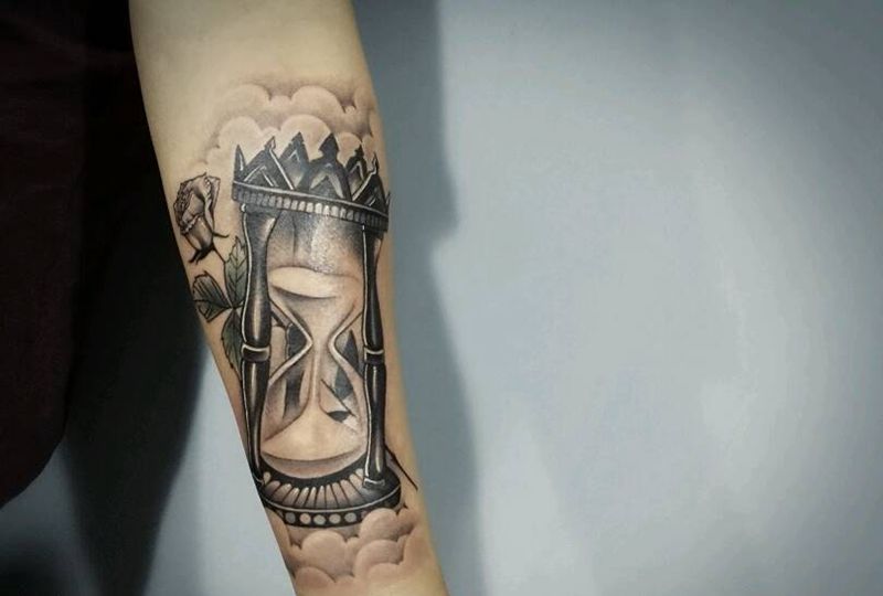 沙漏纹身图片_手臂欧美静物沙漏成品纹身图案