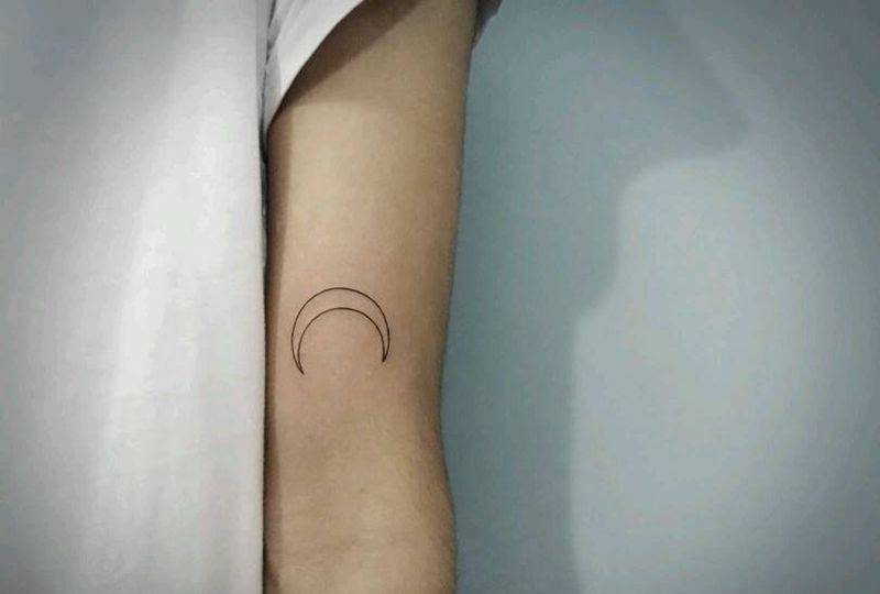 月纹身图片_手臂清新几何成品纹身图案