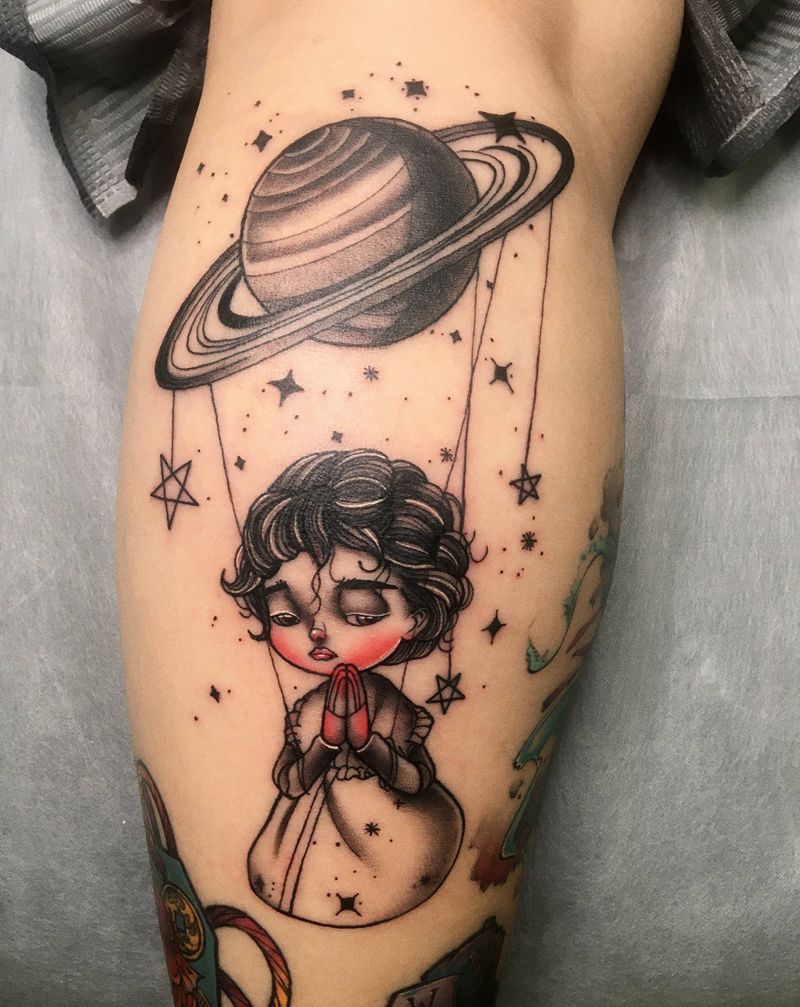 祈祷木偶娃娃纹身图片_腿部New School纹身图案