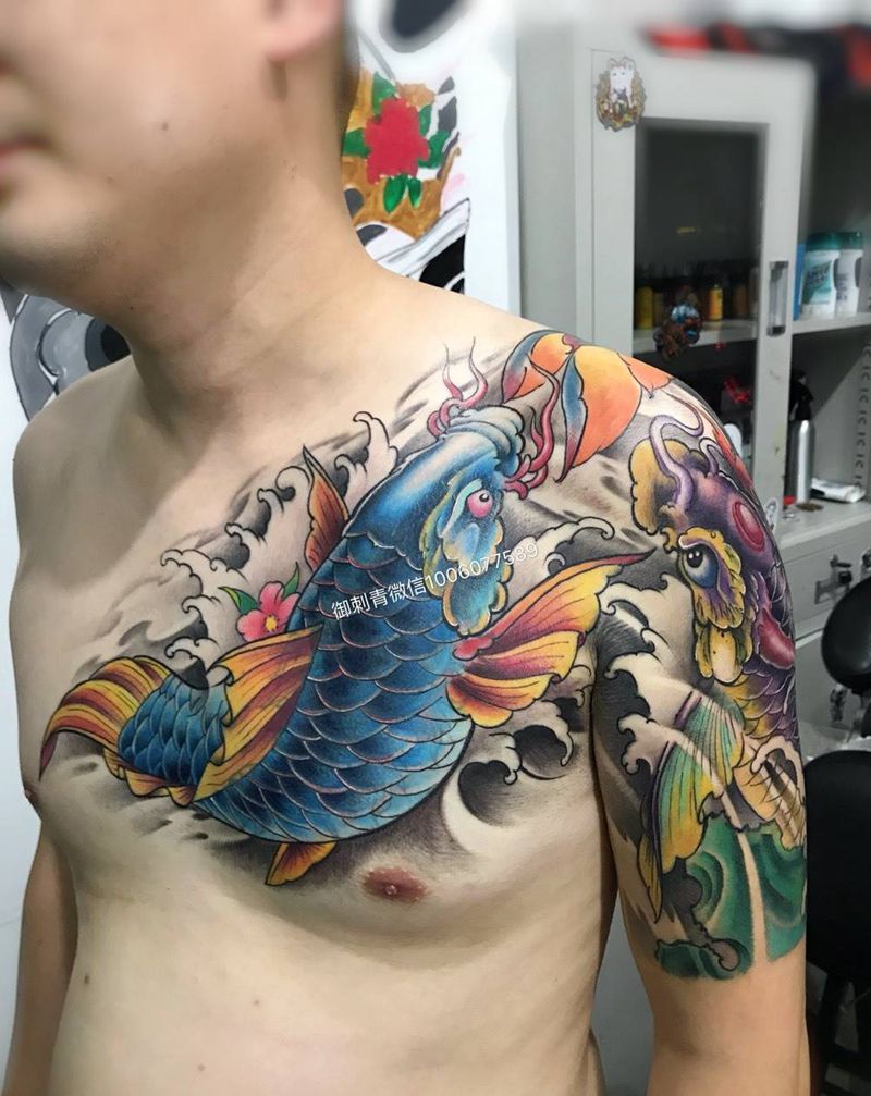 双鲤鱼半甲遮盖图纹身图片