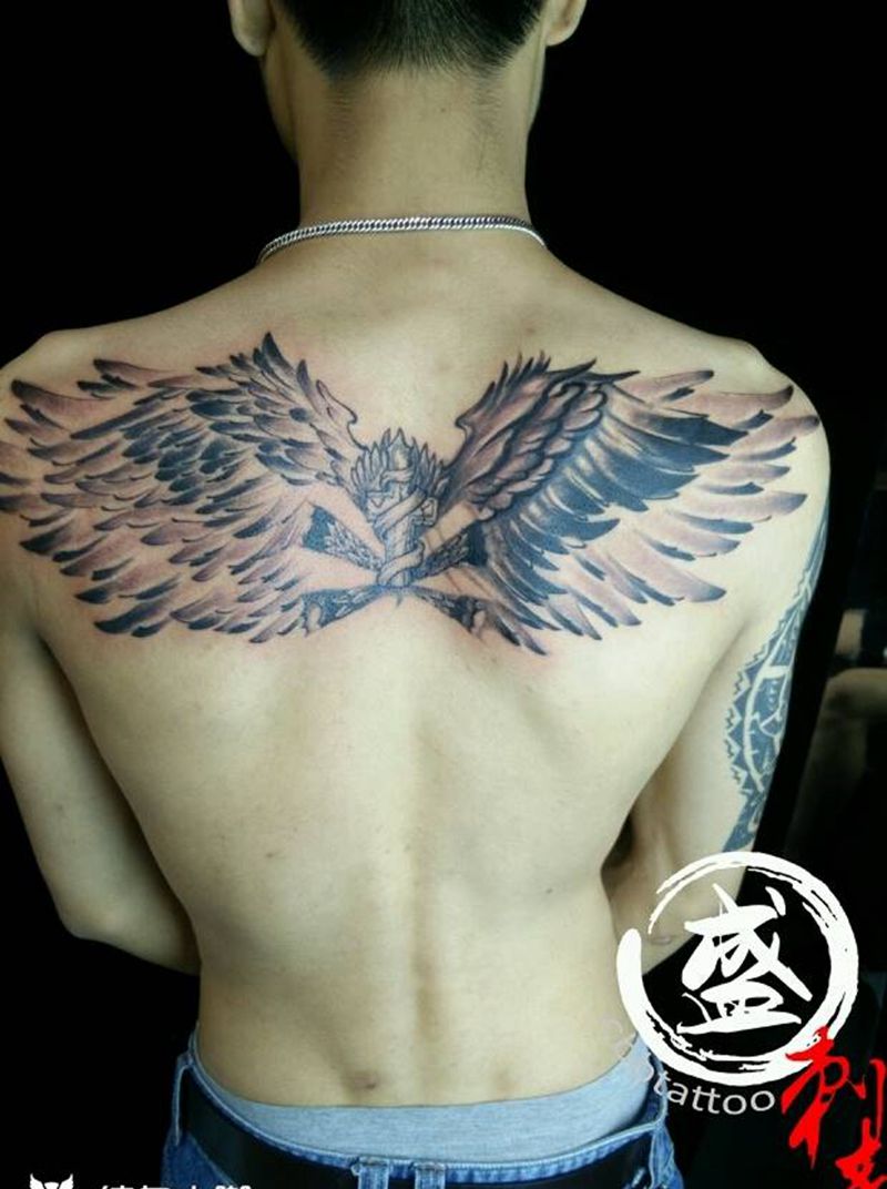翅膀修改作品纹身图片_背部欧美动物静物纹身图案