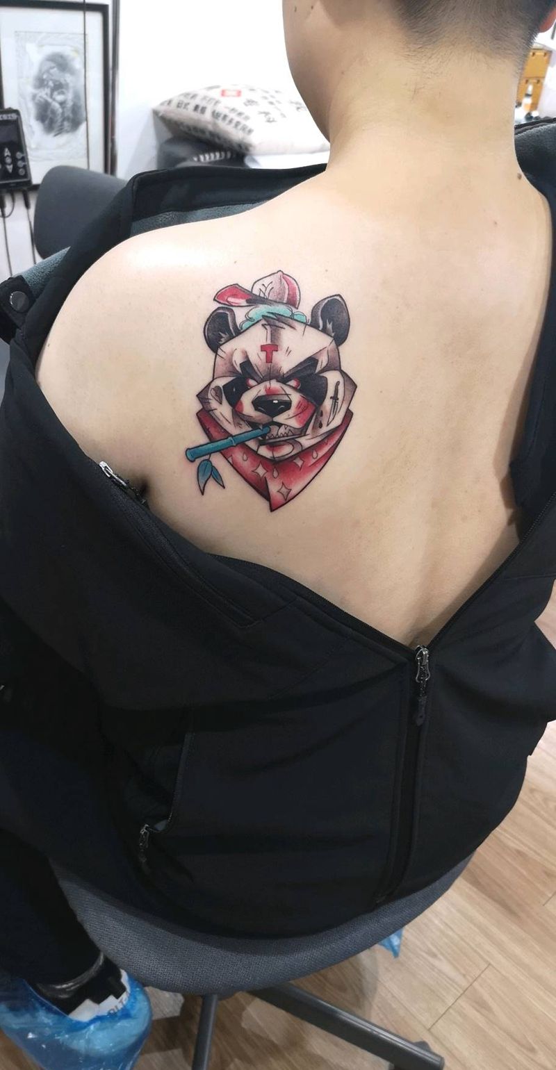 凶萌熊猫纹身图片_New School纹身图案