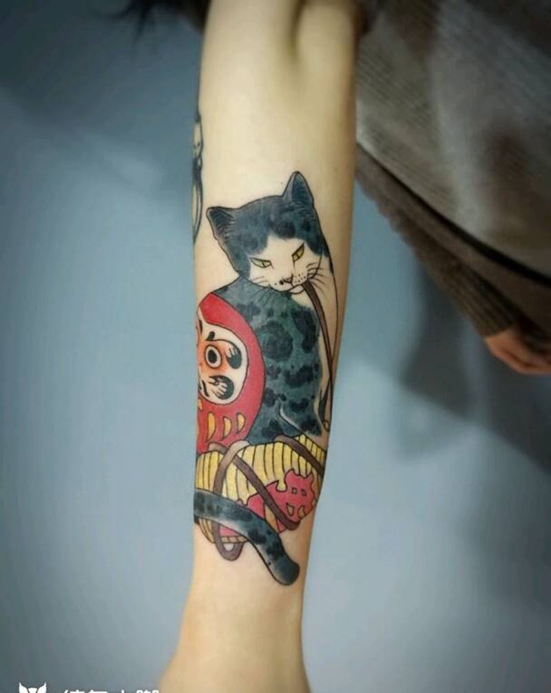 达摩猫纹身图片_手臂传统动物猫达摩成品纹身图案