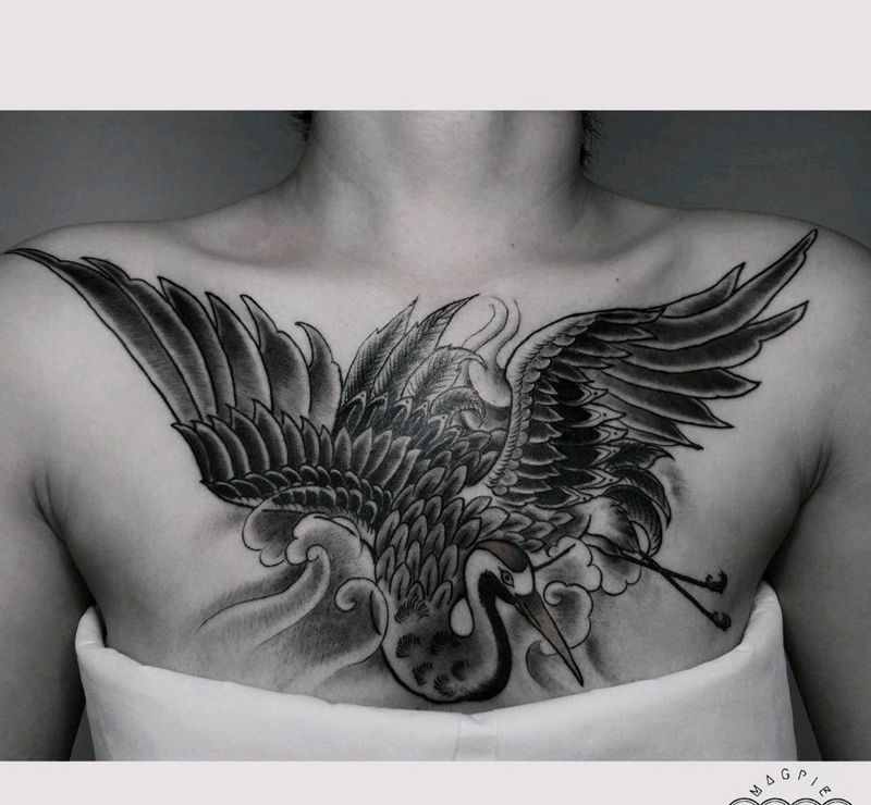 鹤纹身图片_胸部纹身图案