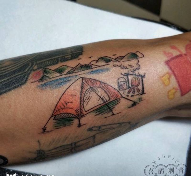 原创露营纹身图片_手臂纹身图案