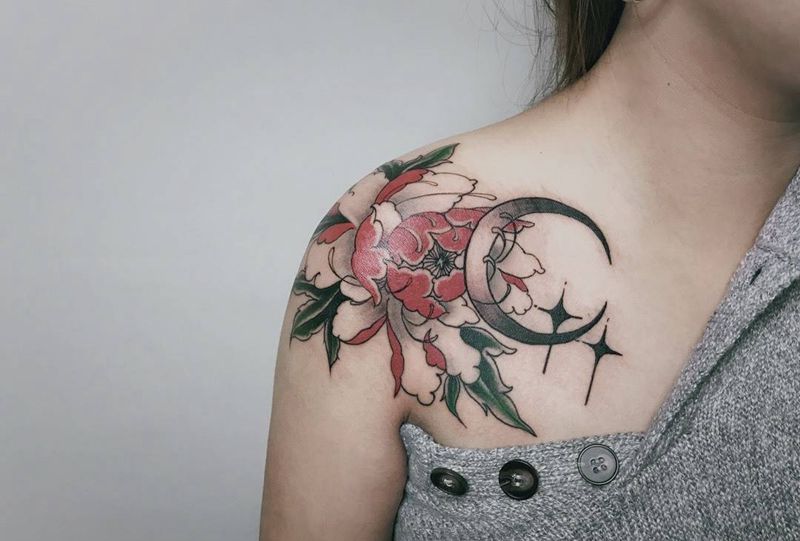 Oldschool【璇作品】纹身图片_肩部Old School牡丹月亮纹身图案