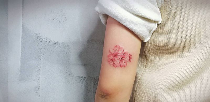 丰作品纹身图片_手臂清新植物樱花成品纹身图案