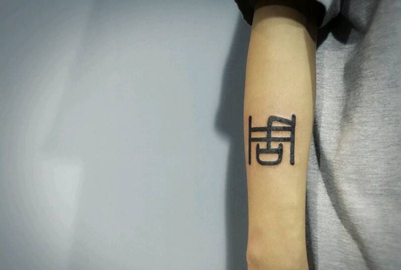 汉子纹身图片_手臂传统字符图腾原创成品纹身图案