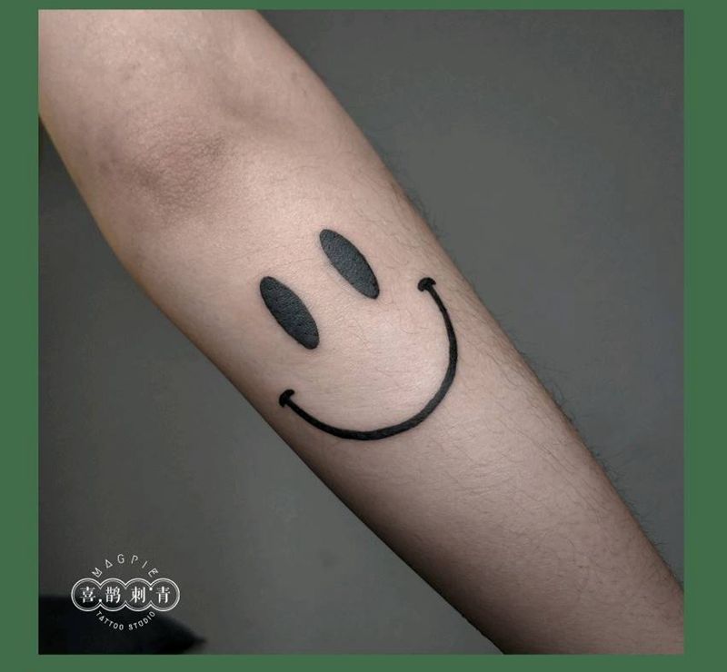 笑脸纹身图片_手臂纹身图案