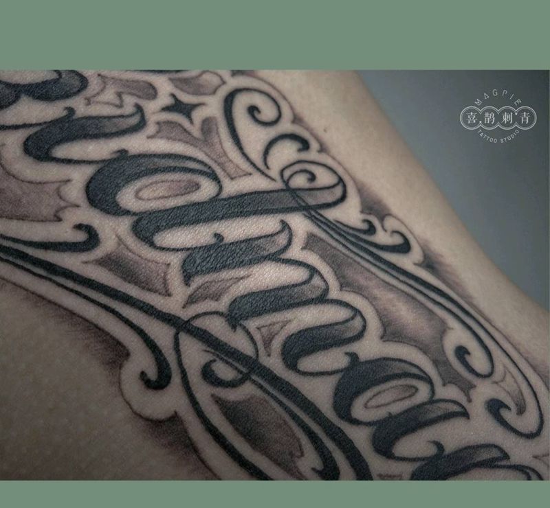 花体字纹身图片_手臂纹身图案