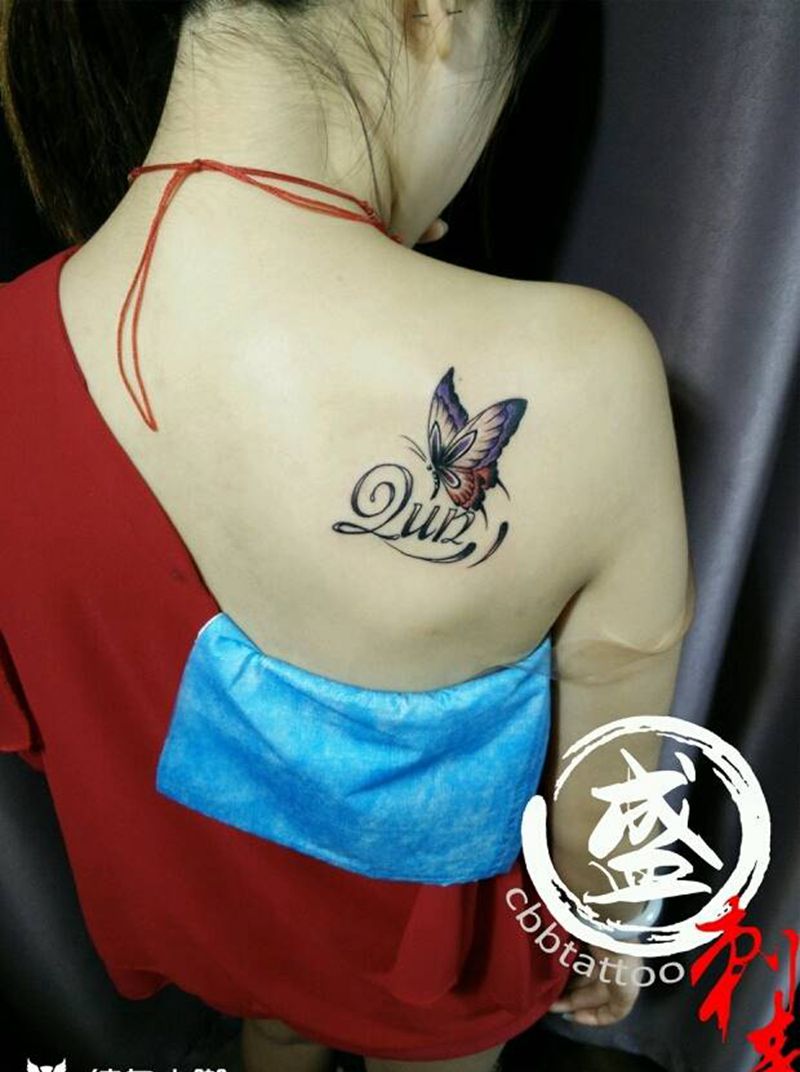 蝴蝶纹身图片_肩部清新动物纹身图案