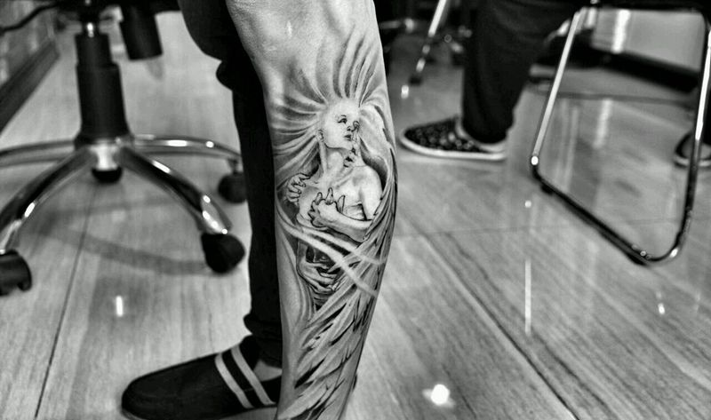 恢复后纹身图片_腿部欧美写实人物成品纹身图案