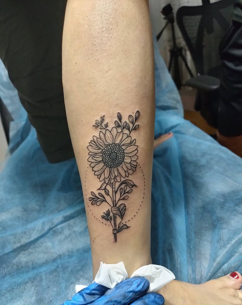 向日葵纹身图片_腿部纹身图案