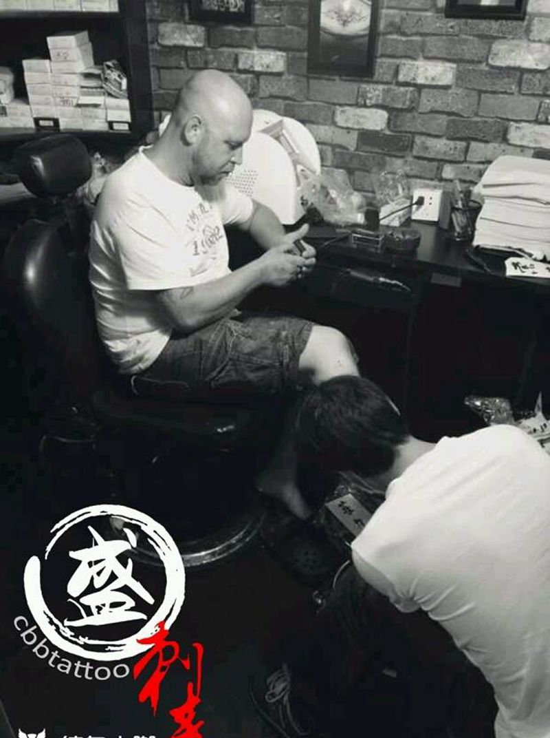 外国客人喜欢中国文字纹身图片_腿部清新字符图腾成品纹身图案